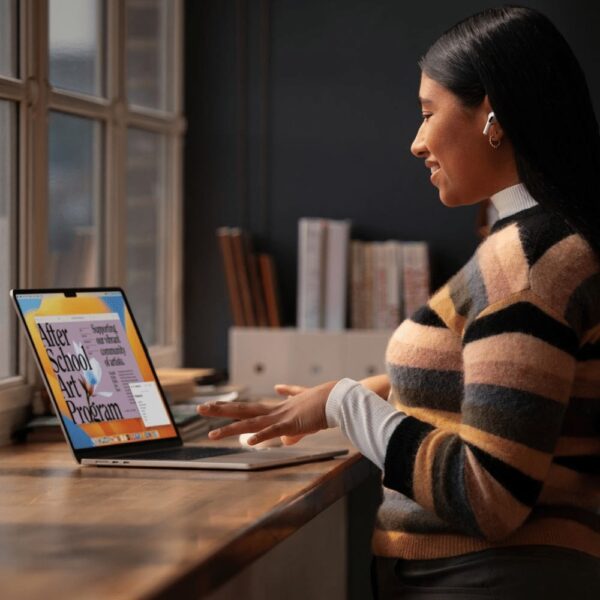 Apple MacBook Air 15-Inch Display M2 Chipset - English keyboard